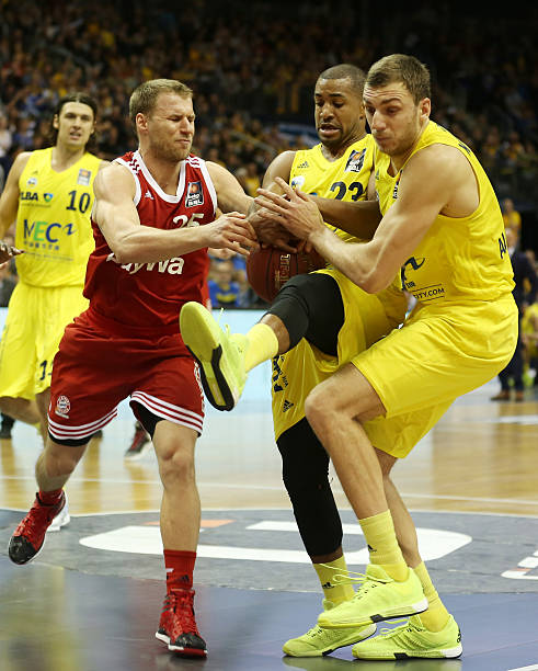 在与沙特队 在与沙特队