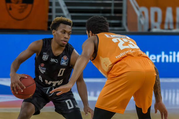 德甲巅峰战！拜仁主场碾压升班马？凯恩破荒玄学预言3球血洗…….