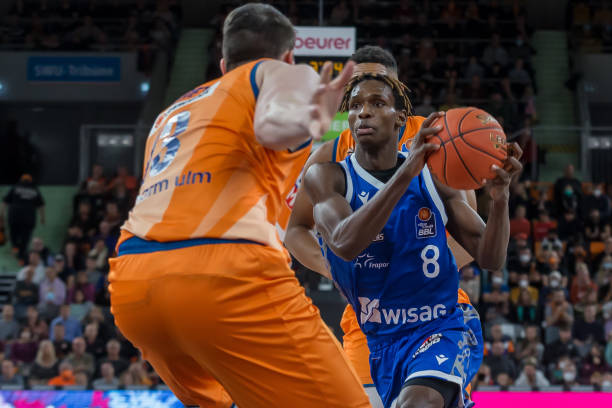 李月汝：我能在内线有所作为还可以尝试更多事 球队想在攻防两端变得更好